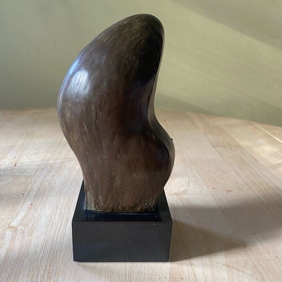 Cast Bronze statue of Mother and baby by Emily Mehling. Signed by the artist. - Picture 4 of 7